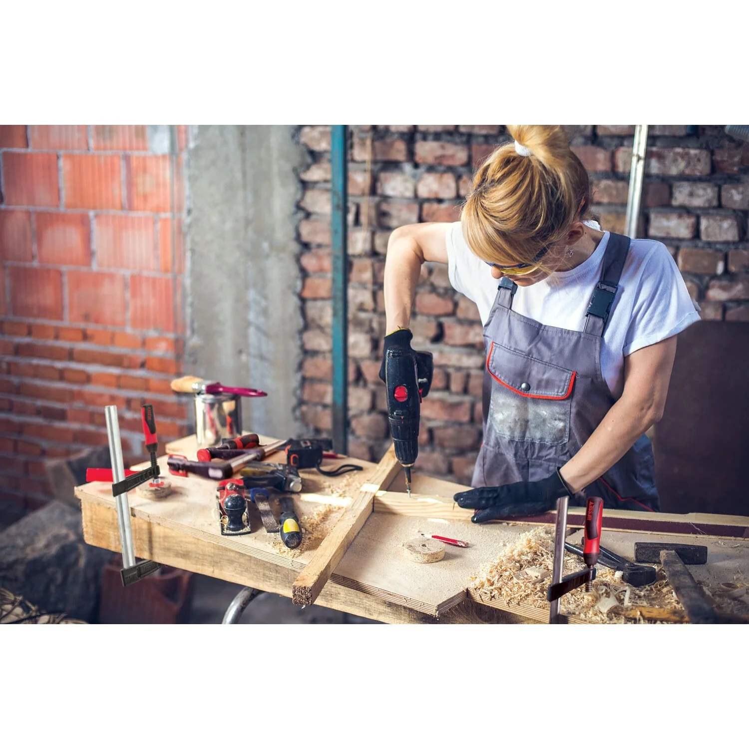 Bessey TG4.524+2K Clamp, woodworking, F-style, 2K handle, replaceable pads, 4.5 In. x 24 In., 1000 lb - Image 4