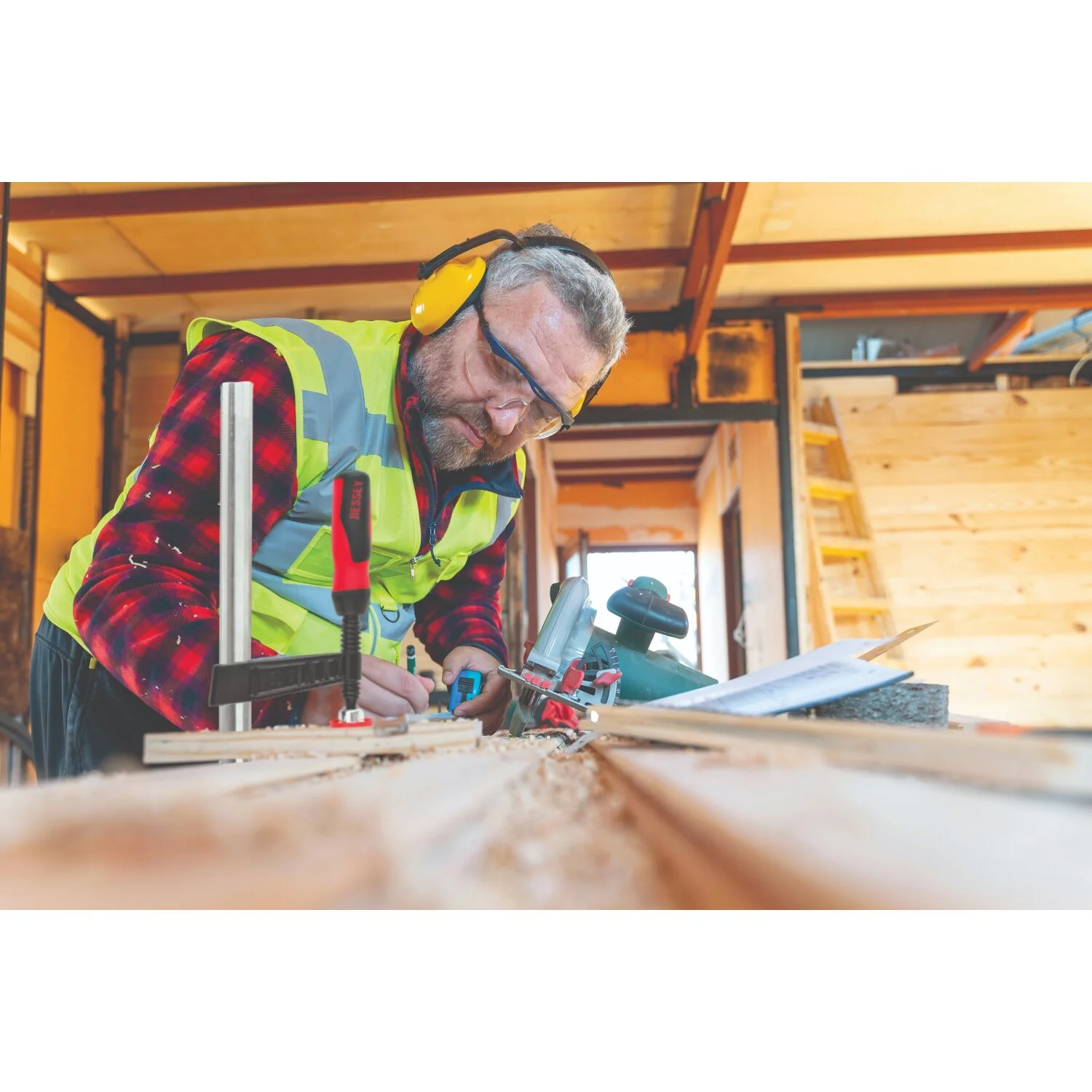 Bessey TG5.518+2K Clamp, woodworking, F-style, 2K handle, replaceable pads, 5.5 In. x 18 In., 1320 lb - Image 2