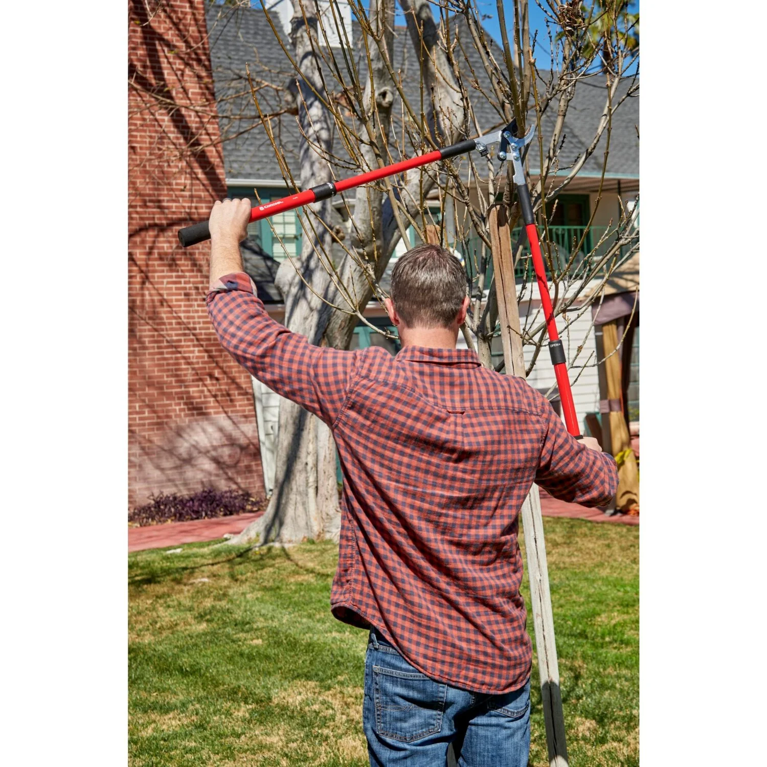 Corona FL 3470 EasyCUT Extendable Bypass Lopper, 21 in. to 33 in., 1-1/2 in. Cut Capacity - Image 3