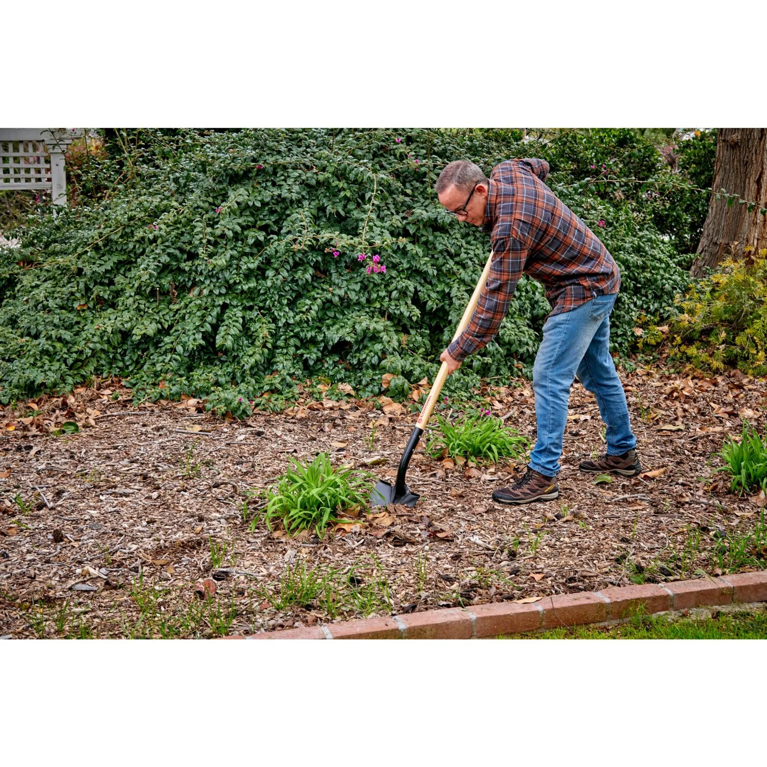 Corona SS 26000 Round Point Shovel, 15-Gauge, 12. in Head, 48 in. Wood Handle - Image 3