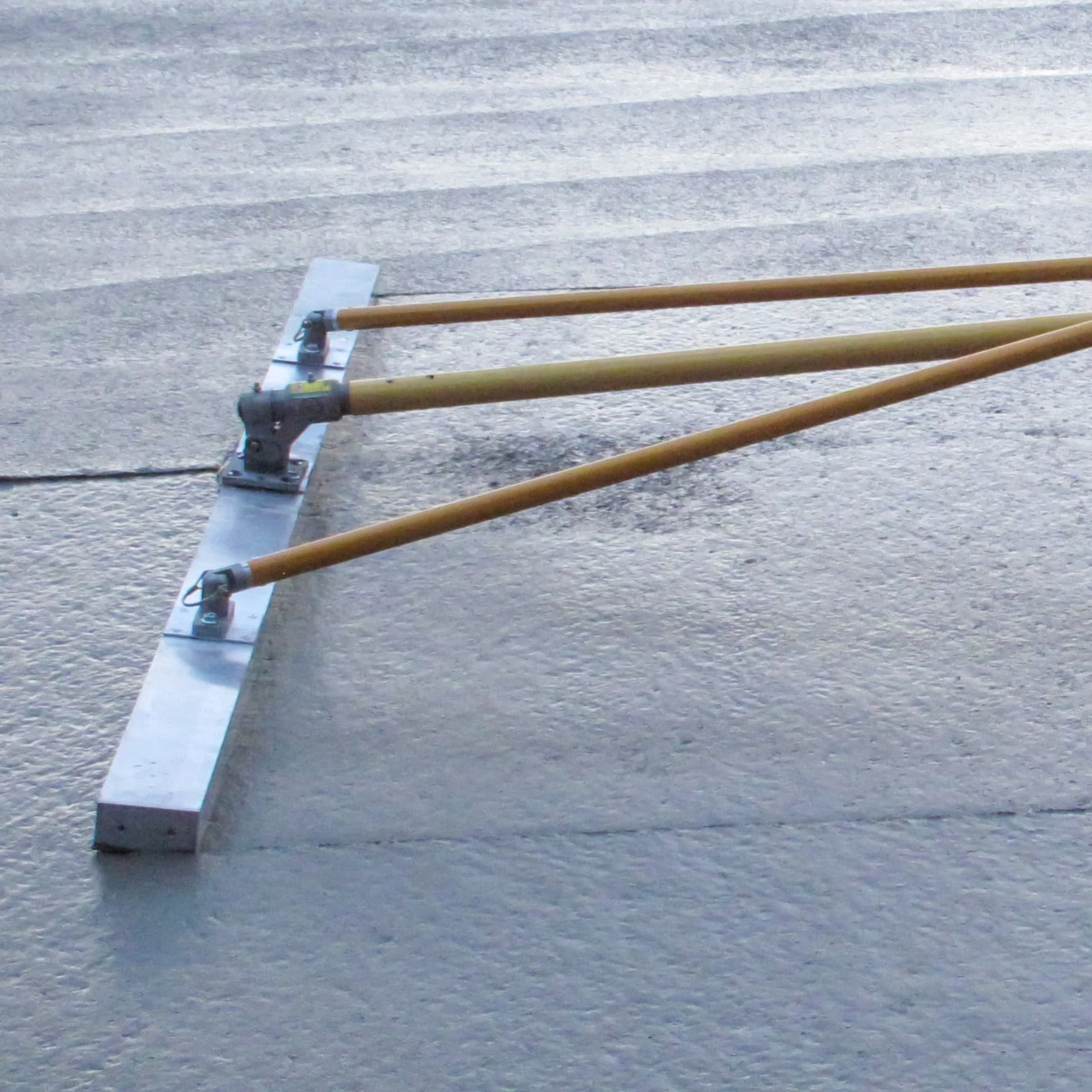 Gator Tools GF11457-01 10' x 2" x 4" Diamond XX Paving Float Only with attachments for Out Riggers - Image 4