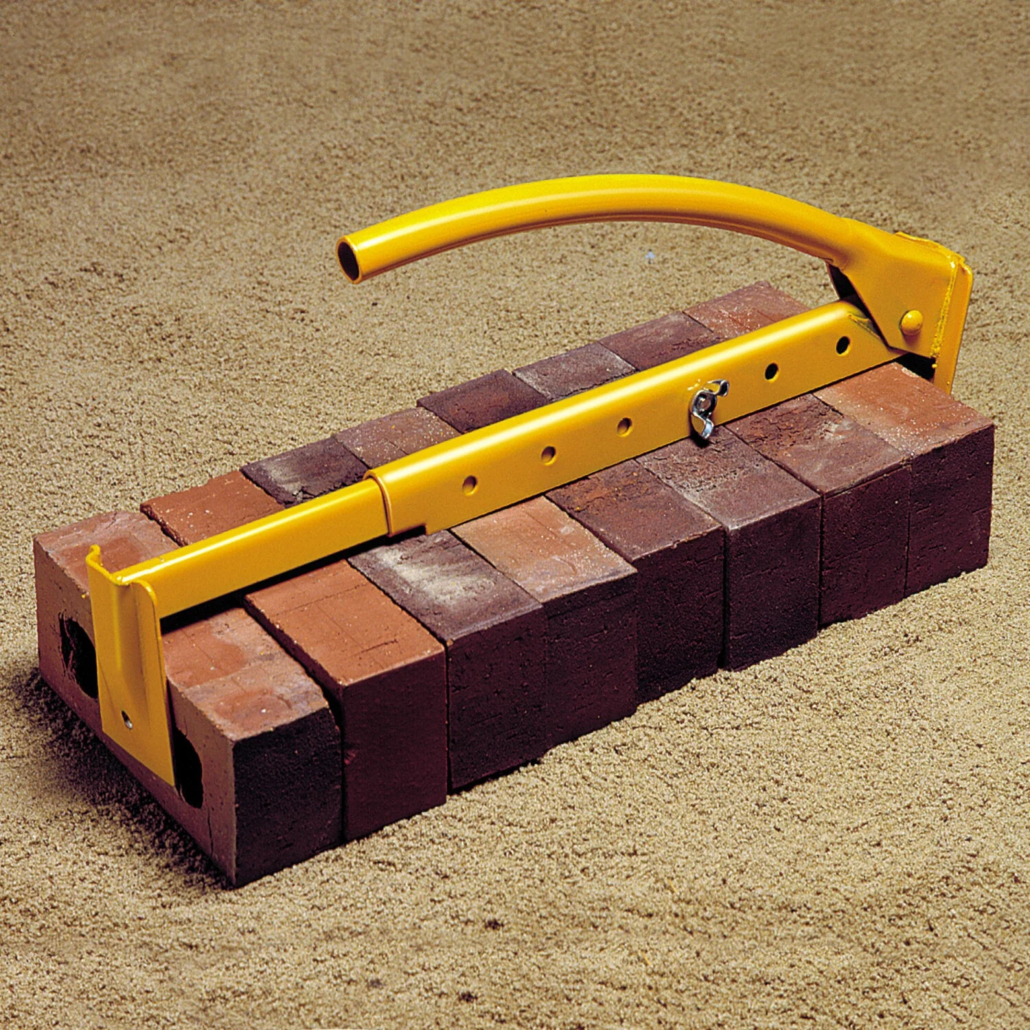 Kraft Tool BC380 Adjustable Brick Tongs - Image 2