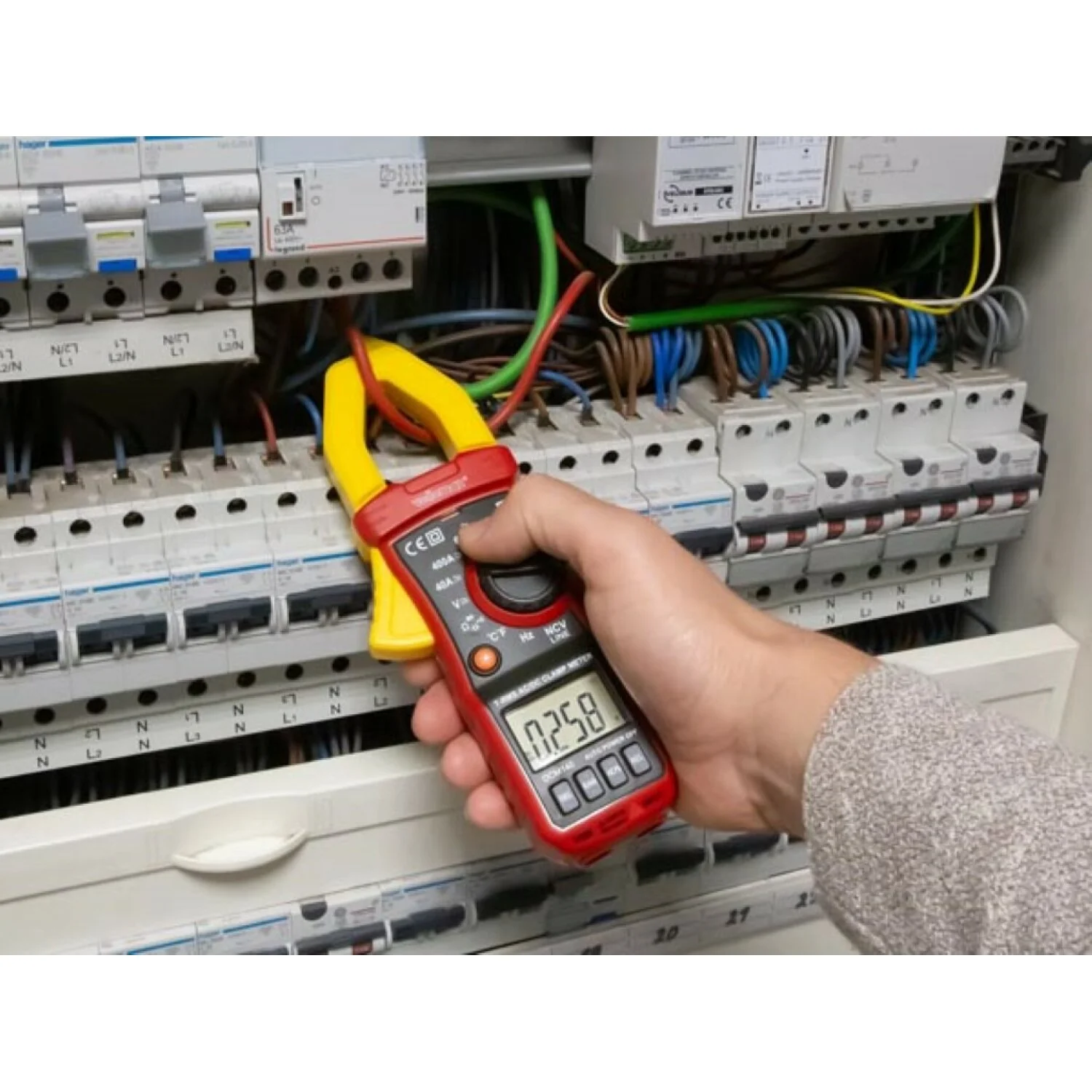 Velleman DCM140 Digital Clamp Meter - Cat Iii - 600 V - Ac/dc - Ncv - With Data-hold Function - Image 8
